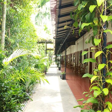 סיהאנוקוויל Zana Beach Guesthouse מראה חיצוני תמונה